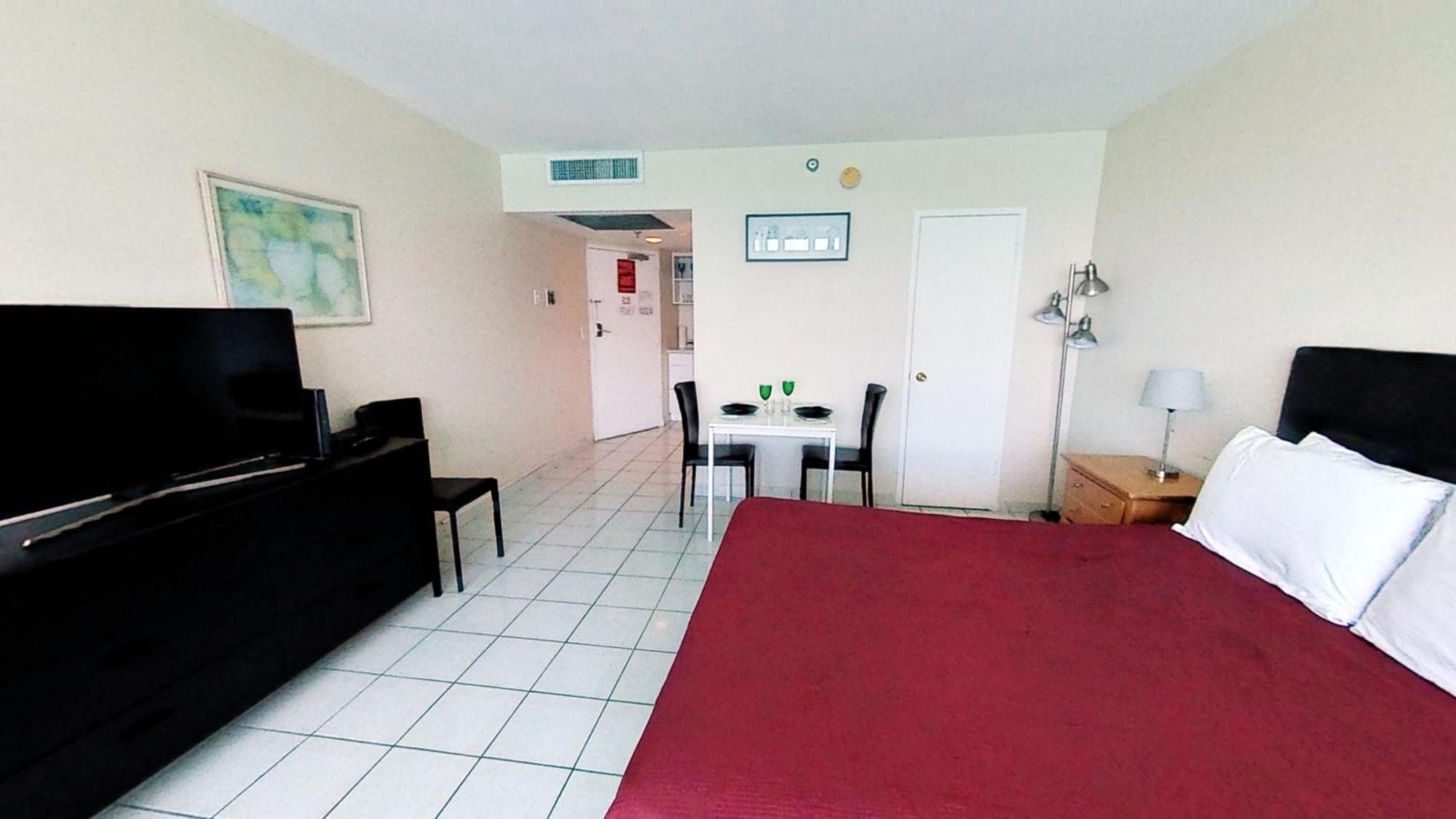 Castle 1733 Ocean View Studio With Direct Beach Access, Pool, Tennis & Free Parking 마이애미 비치 객실 사진