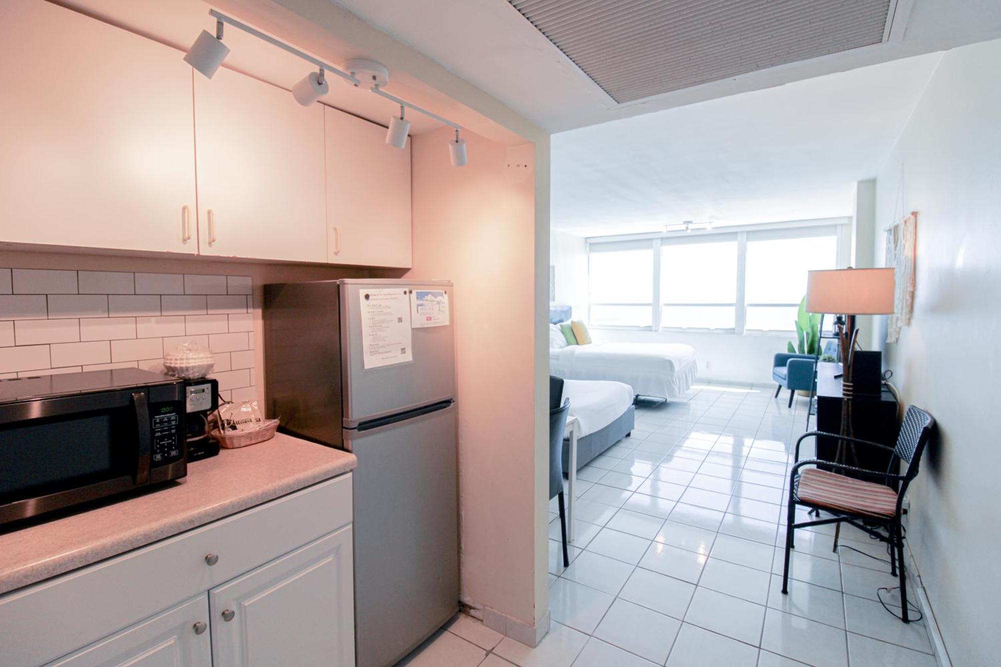 Castle 1733 Ocean View Studio With Direct Beach Access, Pool, Tennis & Free Parking 마이애미 비치 외부 사진